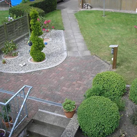 Gartenblick Mit Balkon *